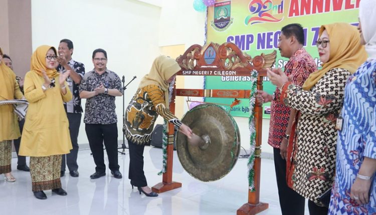 Saat Resmikan Aula SMPN 7 Cilegon Ati Ajak Tenaga Pendidik Interospeksi
