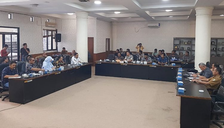 Masyarakat Tuntut PT SRI Lantaran Ingkar Janji, DPRD Coba Tengahi