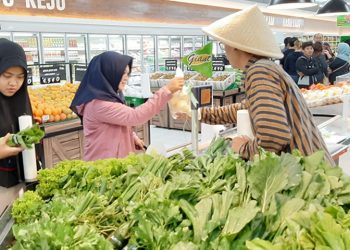 Giant Cilegon tampil beda