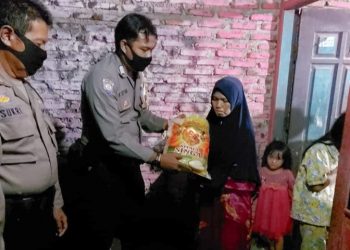 Polsek Ciwandan Berikan Bantuan Paket Sembako