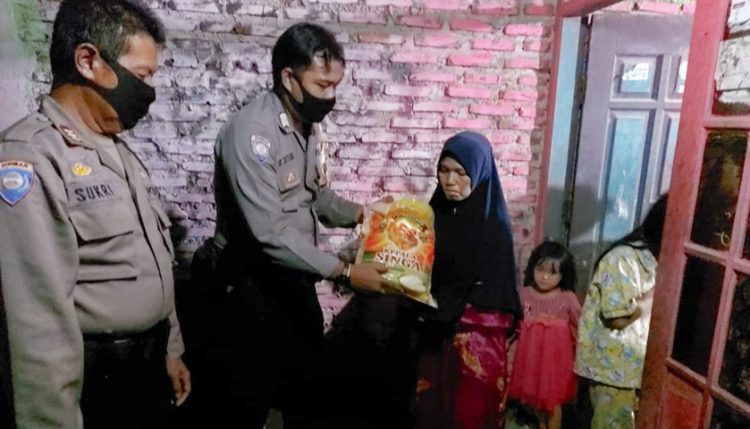 Polsek Ciwandan Berikan Bantuan Paket Sembako