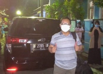 Warga BPI Sambut Kepulangan Tetangga yang Sembuh dari Covid-19 dengan Bershalawat