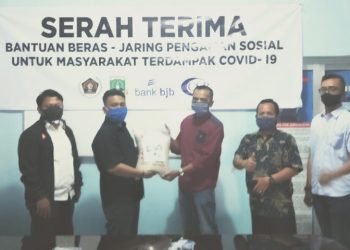 Forum CSR Gandeng PWI Banten Salurkan Beras Bantuan BJB