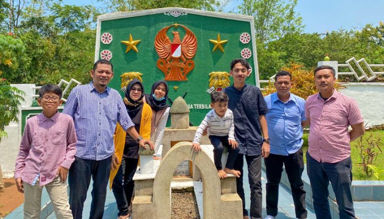 Ziarah ke Makam Brigjen KH. Syam’un, Ini yang Dikatakan Mumu