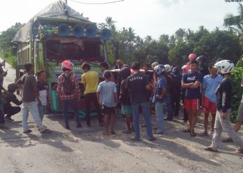 Rem Blong, Truk Sruduk Mobil dan Sepeda Motor di JLS