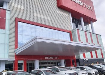 Pengunjung Transmart Parkir di Bahu Jalan, Dishub Akan Bertindak