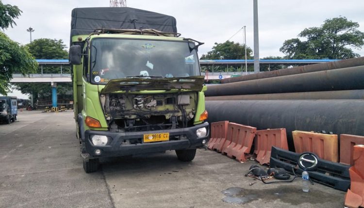 Kendaraan di Dalam Kapal Saling Bertabrakan, 15 Unit Alami Kerusakan