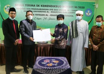 SK Penggabungan Diserahkan, STIE dan STIKOM Sah Menjadi Universitas Al-Khairiyah
