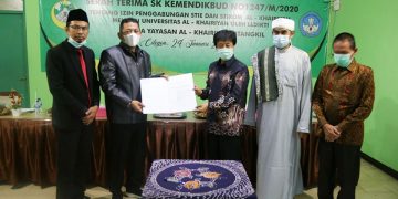 SK Penggabungan Diserahkan, STIE dan STIKOM Sah Menjadi Universitas Al-Khairiyah