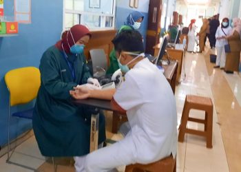 Para Nakes Mulai Divaksin, Pelayanan Terhadap Masyarakat Tetap Jalan