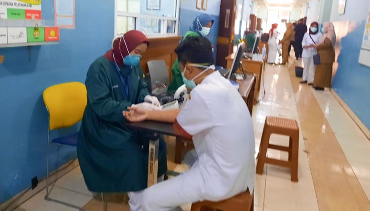 Para Nakes Mulai Divaksin, Pelayanan Terhadap Masyarakat Tetap Jalan