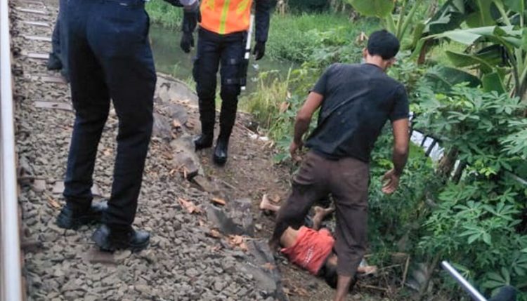 Bocah Asal Karawang Terserempet KA di Rawa Arum, Korban Alami Luka Serius