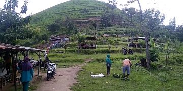 Menikmati Keindahan Bukit Teletubbies, Awas Terhipnotis