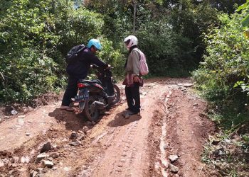 Saat Hujan Jalan Ini Licin, Sebelahnya Jurang