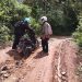 Saat Hujan Jalan Ini Licin, Sebelahnya Jurang