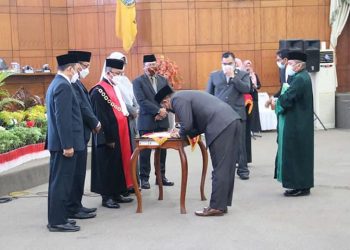 Dilantik Jadi Ketua DPRD, Isro Berjanji Legislatif Akan Lebih Kritis