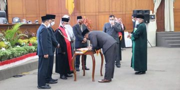 Dilantik Jadi Ketua DPRD, Isro Berjanji Legislatif Akan Lebih Kritis