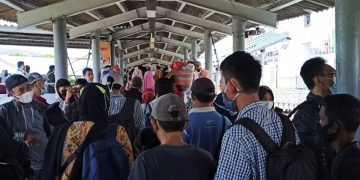 Pelabuhan Merak Dipadati Penumpang