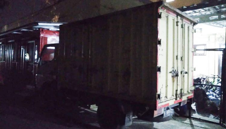 Polisi Sergap Truk Pengangkut Miras di Pasar Kranggot