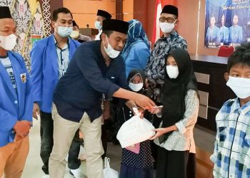 KNPI Ciwandan Santuni 100-an Yatim Piatu