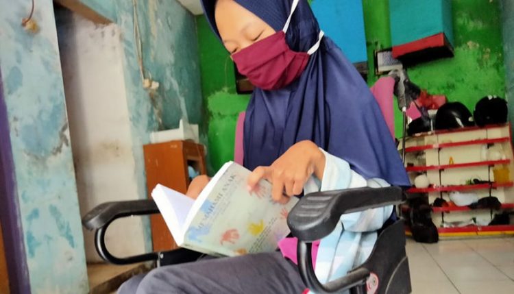 Handayani, Disabilitas yang Sukses Raih Gelar Sarjana Masih Butuh Bantuan