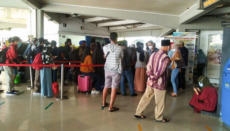 Pelabuhan Merak Padat, Terjadi Kerumunan di Lokasi Pemeriksaan Kesehatan