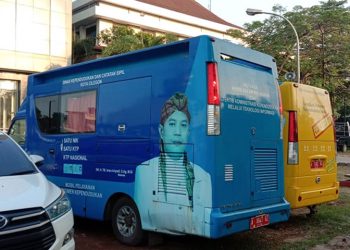 Dipertanyakan, Gambar Wajah Iman Ariyadi Masih Ada di Mobil Operasional Dinas