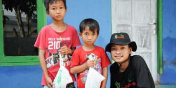 Komunitas Mengejar Kebaikan Distribusikan Daging Hewan Kurban