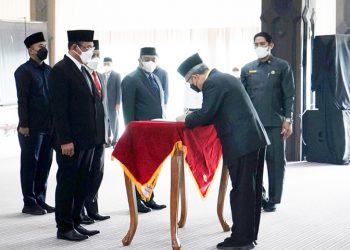 Helldy Lantik Sejumlah Kepala Dinas dan Staf Ahli