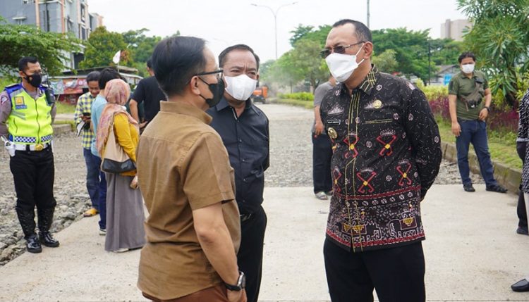 Tinjau Jalan Rusak, Helldy Minta Maaf kepada Masyarakat