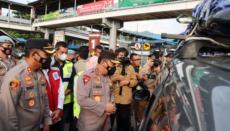 Kapolri Tinjau Arus Mudik di Pelabuhan Merak