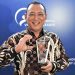 ali Kota Cilegon Helldy Agustian menerima penghargaan Best Leadership In Human Resource Empowerment di ajang Indonesia Visionary Leader