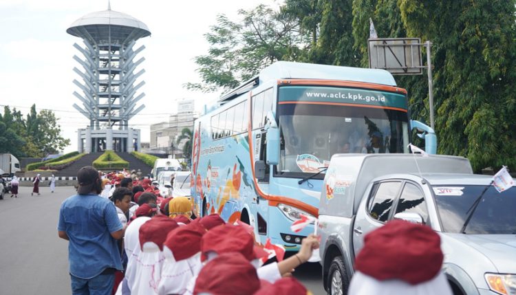 Roadshow Bus KPK Disambut Meriah Masyarakat Cilegon