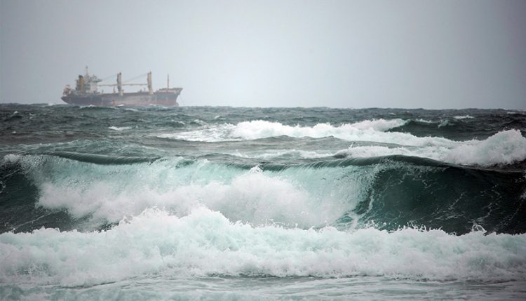 gelombang tinggi selat sunda