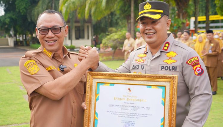 Helldy Beri Penghargan kepada Polisi Pengungkap Penculikan Anak