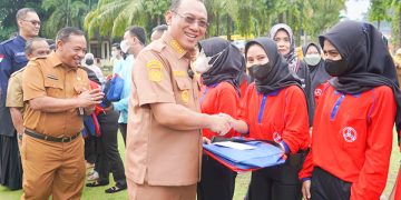 Istimewa, Helldy Lepas Pekerja Migran dengan Upacara Khusus