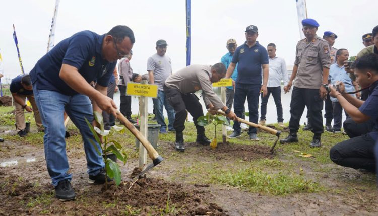 Pemkot Cilegon Tanam 1.000 Pohon di Hari Peduli Sampah