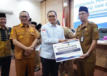 Warga Terdampak Pipa Gas PT Chandra Asri Dikasih Beras