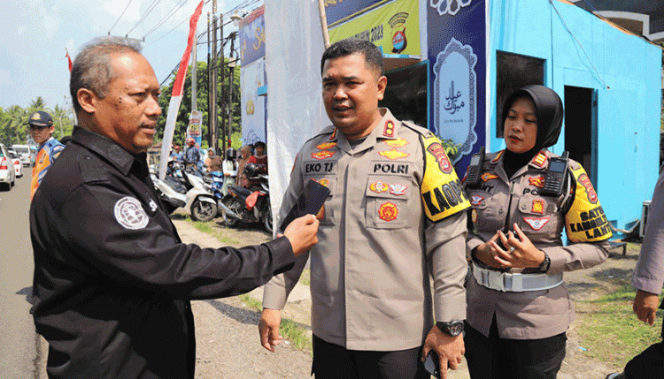 Polisi Larang Kendaraan Jenis Tertentu Angkut Wisatawan ke Anyer