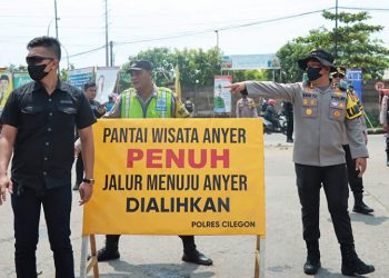 H+2 Lebaran Pantai Anyer Penuh, Wisatawan Diminta Putar Balik