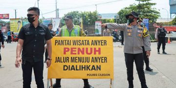 H+2 Lebaran Pantai Anyer Penuh, Wisatawan Diminta Putar Balik
