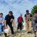 Personel TNI dan Pemkot Cilegon Bersihkan Sampah di Pulau Merak Kecil