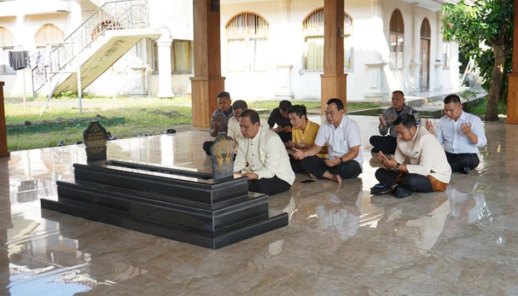Setiap HUT Cilegon Ketua DPRD Rutin Berziarah ke Makam Tb. Aat Syafaat