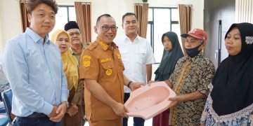 Perusahaan Anggota DPRD Cilegon Bantu Warga Bulakan