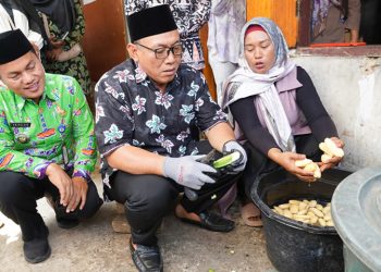 Melihat Kiripik Pisang Rentul Beromzet Puluhan Juta Rupiah