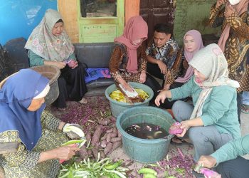 KWT Nyikambang Olah Hasil Pertanian Menjadi Barang Bernilai Ekonomi