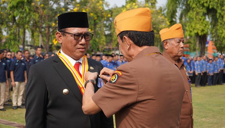 Wali Kota Cilegon Dapat Penghargaan dari Veteran di Hari Pahlawan