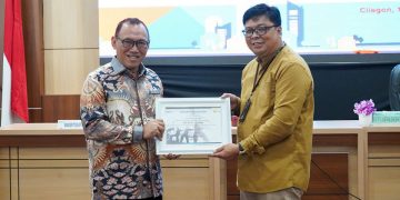 PLN Sumbang 2000 Lampu untuk Cilegon