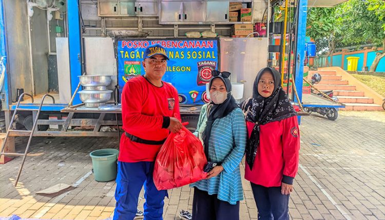 Dinsos Buka Dapur Umum untuk Warga Terdampak Kebakaran TPSA Bagendung