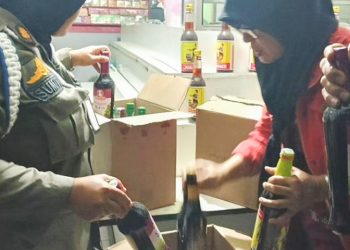 Ratusan Miras Disita Satpol PP Cilegon dari Warung Jamu